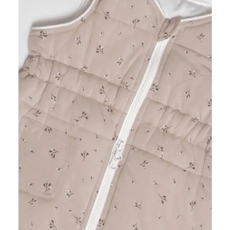 sovepose 3-18 mdr Blomma Sand Soveposer